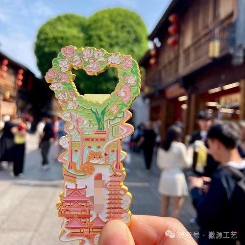 一贴两用！当城市美学遇上实用主义：即是冰箱贴，又是开瓶器