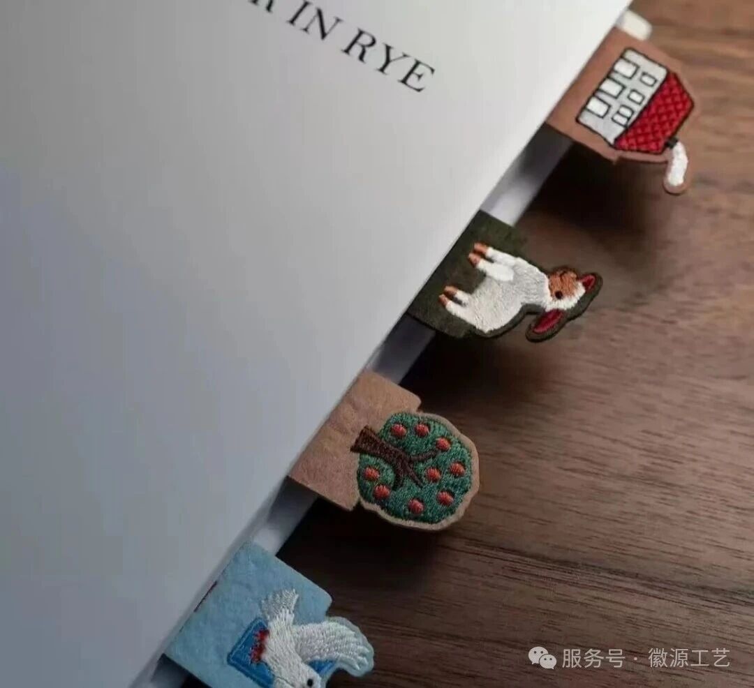 书签定制怎么做更出圈？来试试被问爆的毛毡刺绣书签